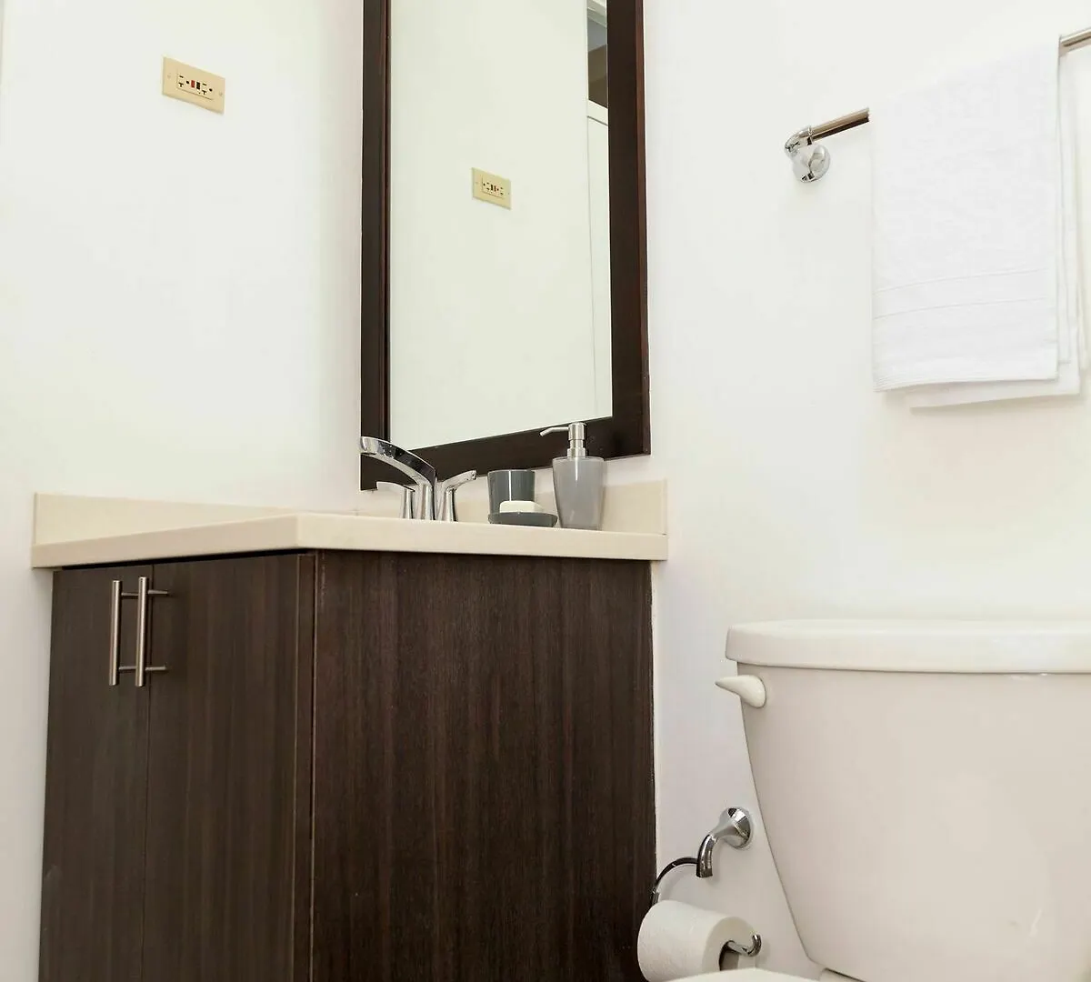 Executive Suites At The Bromptons Kingston 0*,  Jamajka